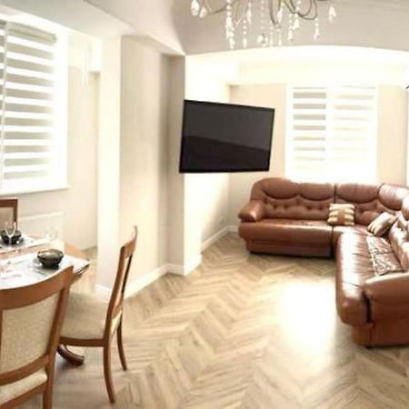Very Large Apartment For Family! On Milestiu! Chisinau Exterior foto