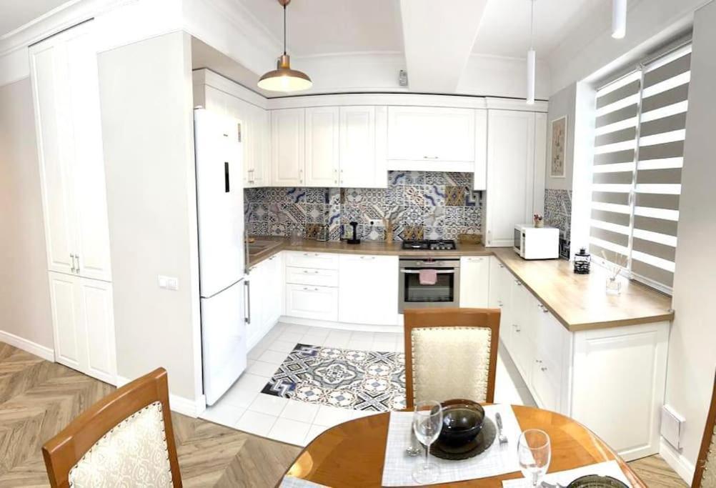 Very Large Apartment For Family! On Milestiu! Chisinau Exterior foto